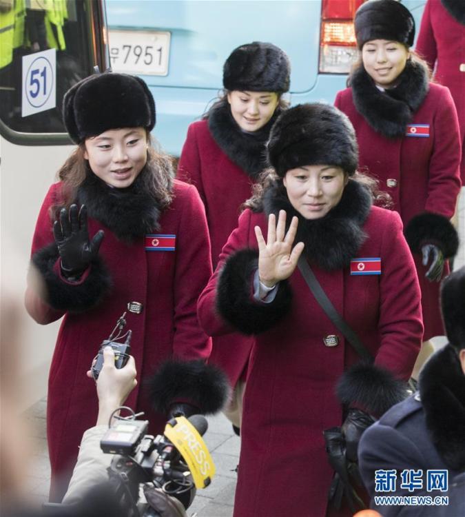 朝鲜拉拉队、奥委会官员等抵达韩国