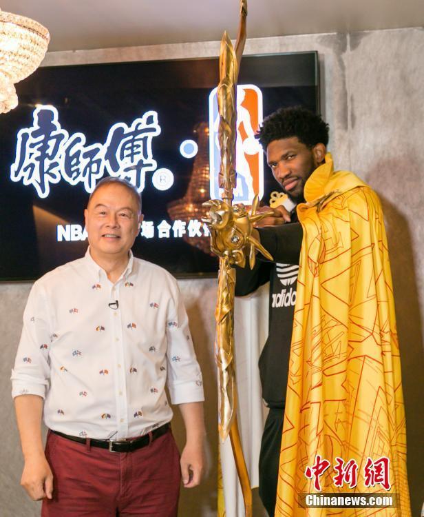 NBA全明星赛巧遇中国年 中美篮球人包饺子度除夕
