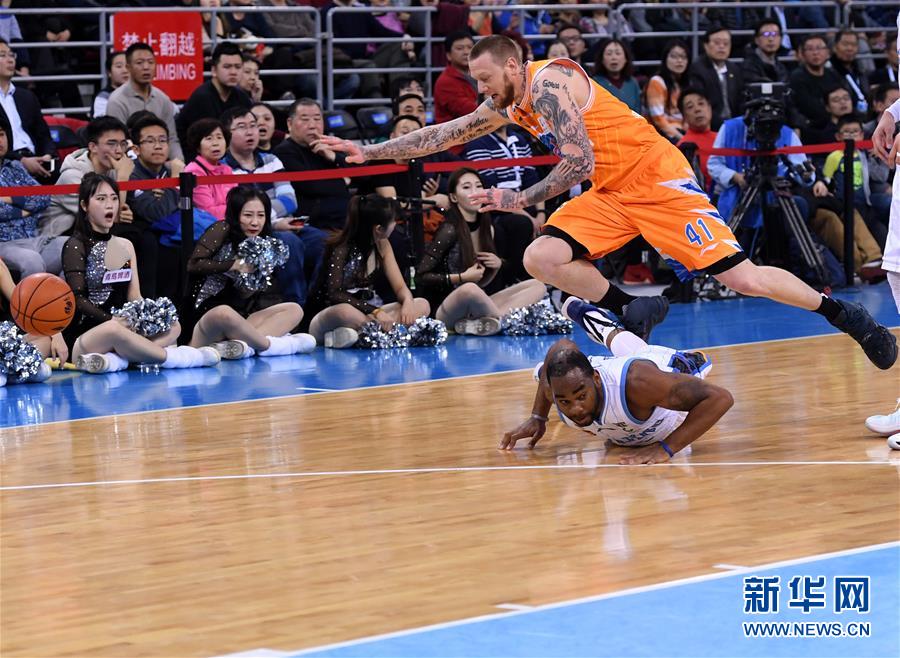 （体育）（3）篮球——CBA季后赛：上海哔哩哔哩胜北京首钢
