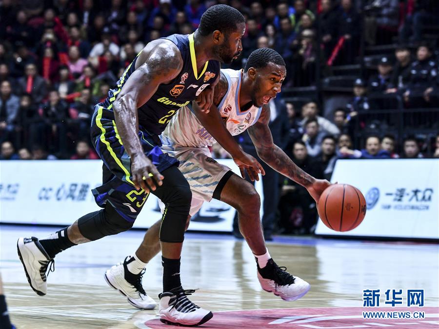 （体育）（5）篮球——CBA季后赛1/4决赛首回合：新疆不敌广东
