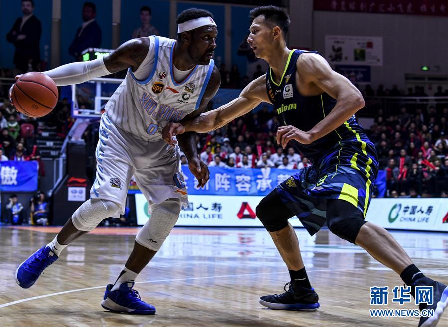（体育）（11）篮球——CBA季后赛1/4决赛首回合：新疆不敌广东