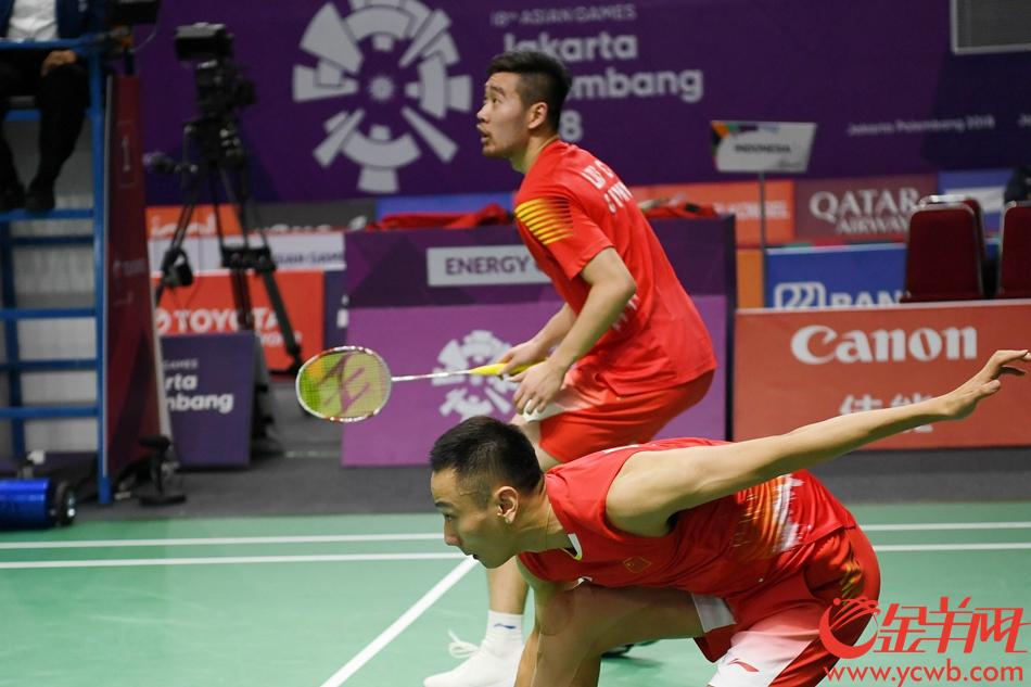 2018年8月22日晚，亚运会羽毛球男子团体决赛在中国和印尼之间展开角逐。最终中国队以大比分3比1战胜印尼夺冠。金羊网特派记者 周巍 发自雅加达