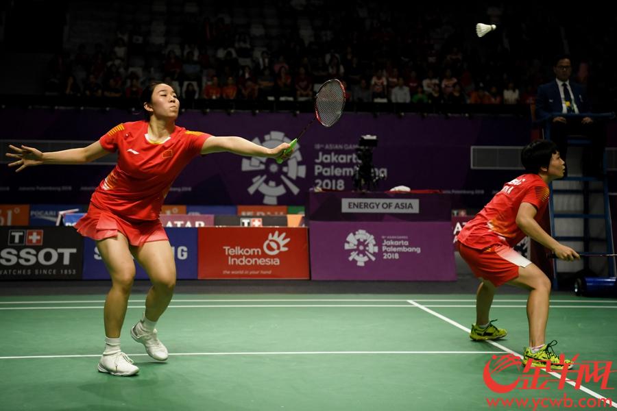 2018年8月27日，亚运会羽毛球女双决赛中国队陈清晨、贾一凡夺冠。  金羊网特派记者 周巍 摄