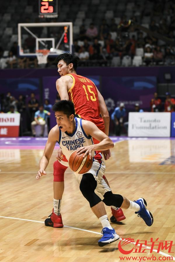 金羊网特派记者周巍摄影报道：2018年8月30日，亚运男篮半决赛，中国队86-63中国台北队挺进决赛。  