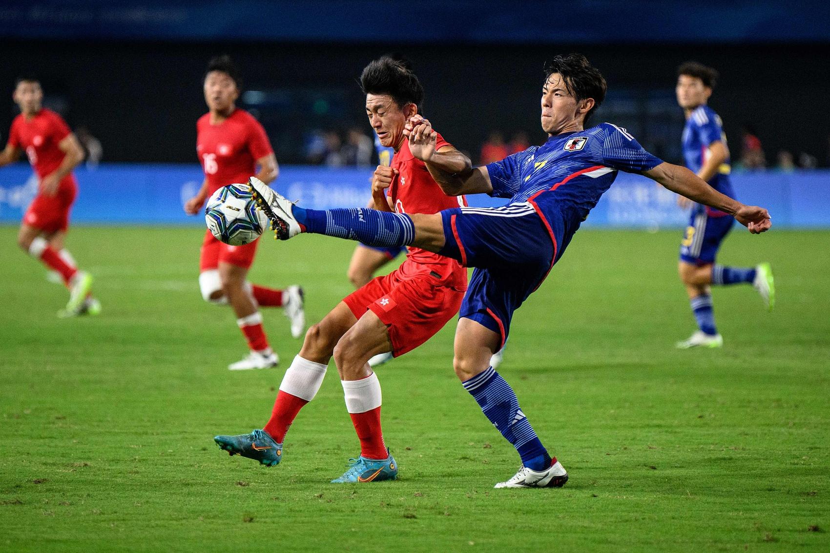 中国香港男足完败于日本队，无缘决赛