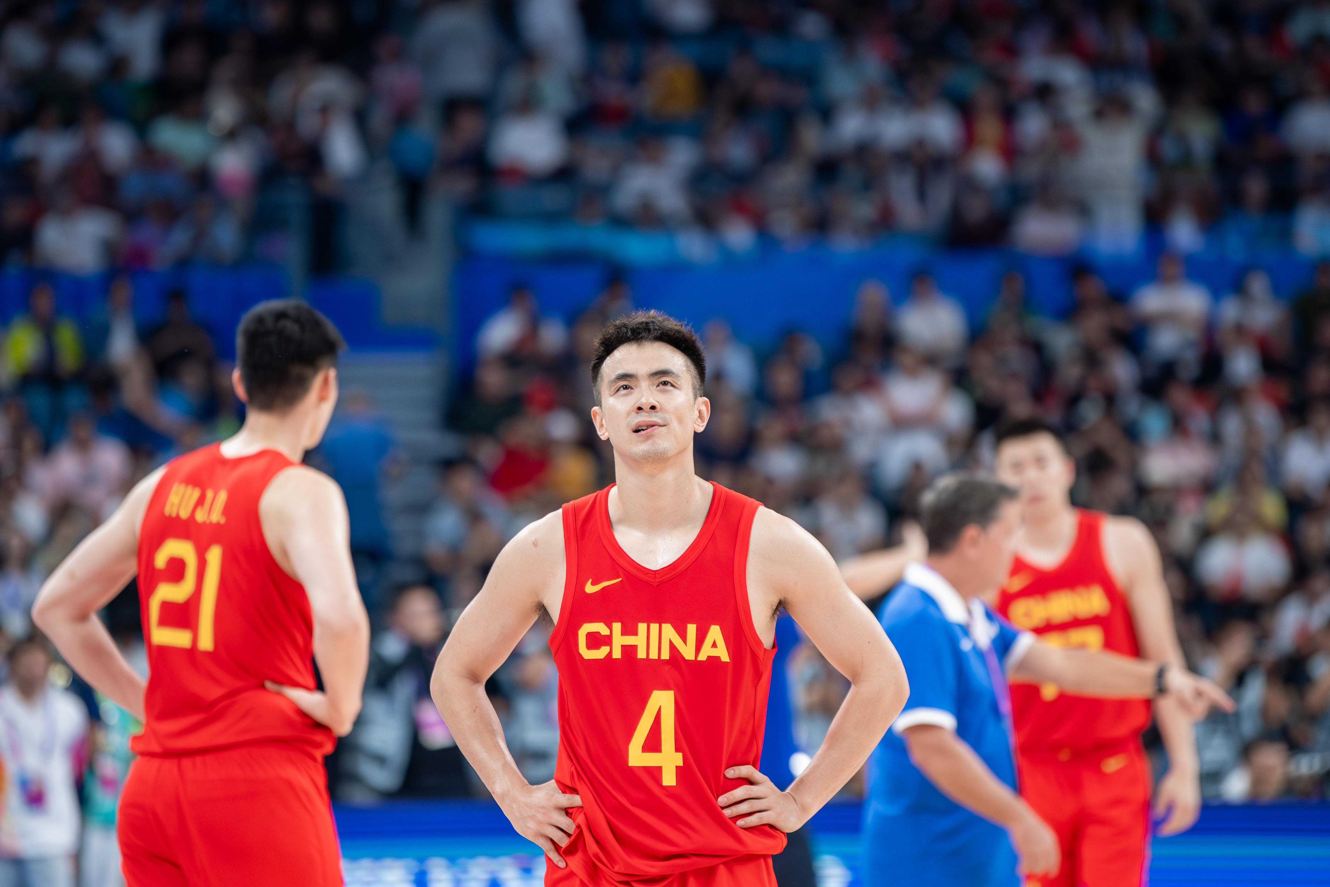 又输给菲律宾！中国男篮被大逆转，无缘决赛