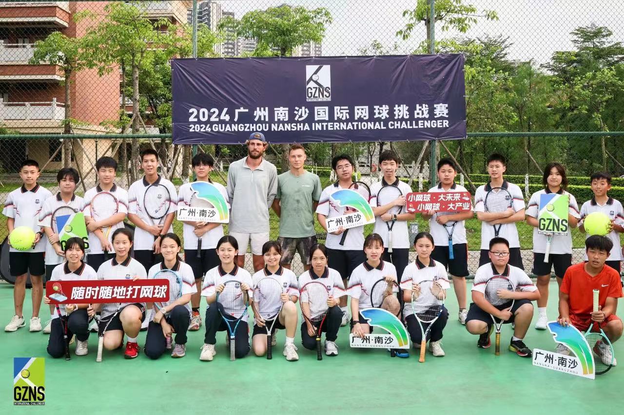让孩子们感受网球的魅力，2024广州南沙国际网球挑战赛球员走进校园