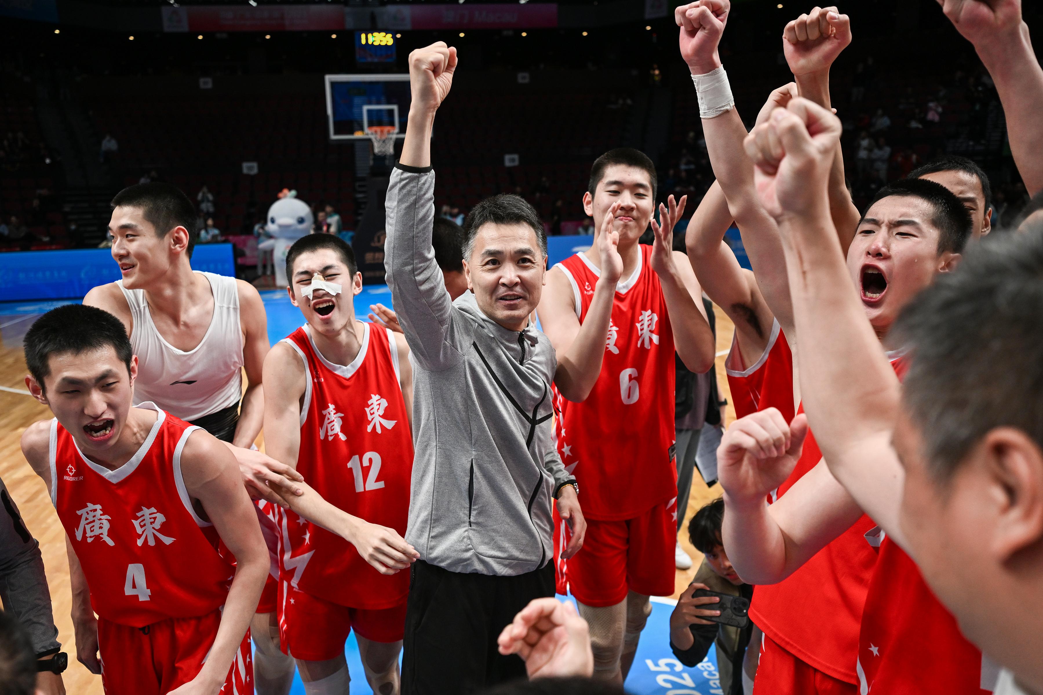 图片[1]-寸头明志，团队为王：广东U18男篮靠拼劲赢下巅峰对决｜全运观察-上淘有品虚拟资源下载