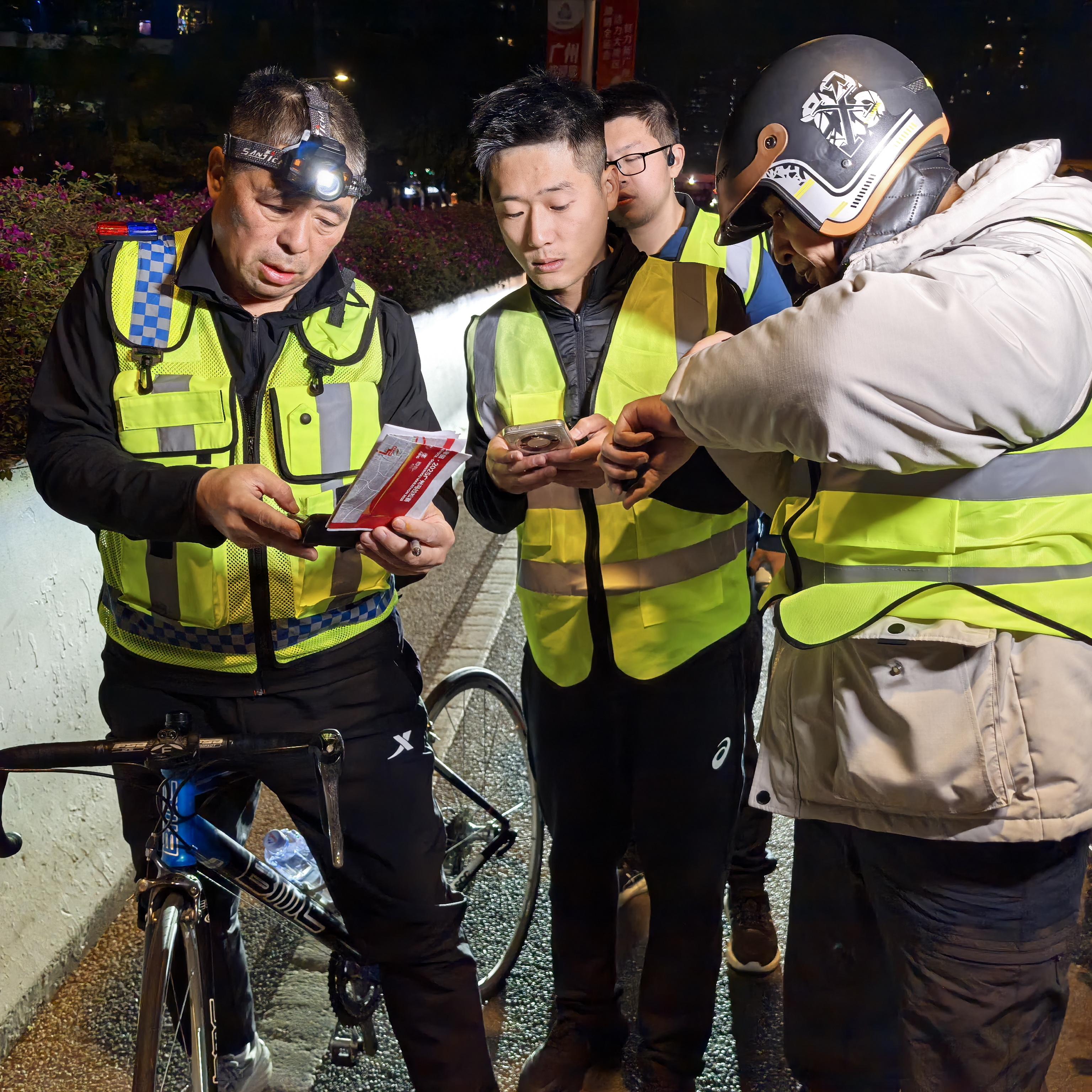 图片[2]-【荇运现场】深夜，他为广马赛道钉下终点的那颗钉-上淘有品虚拟资源下载