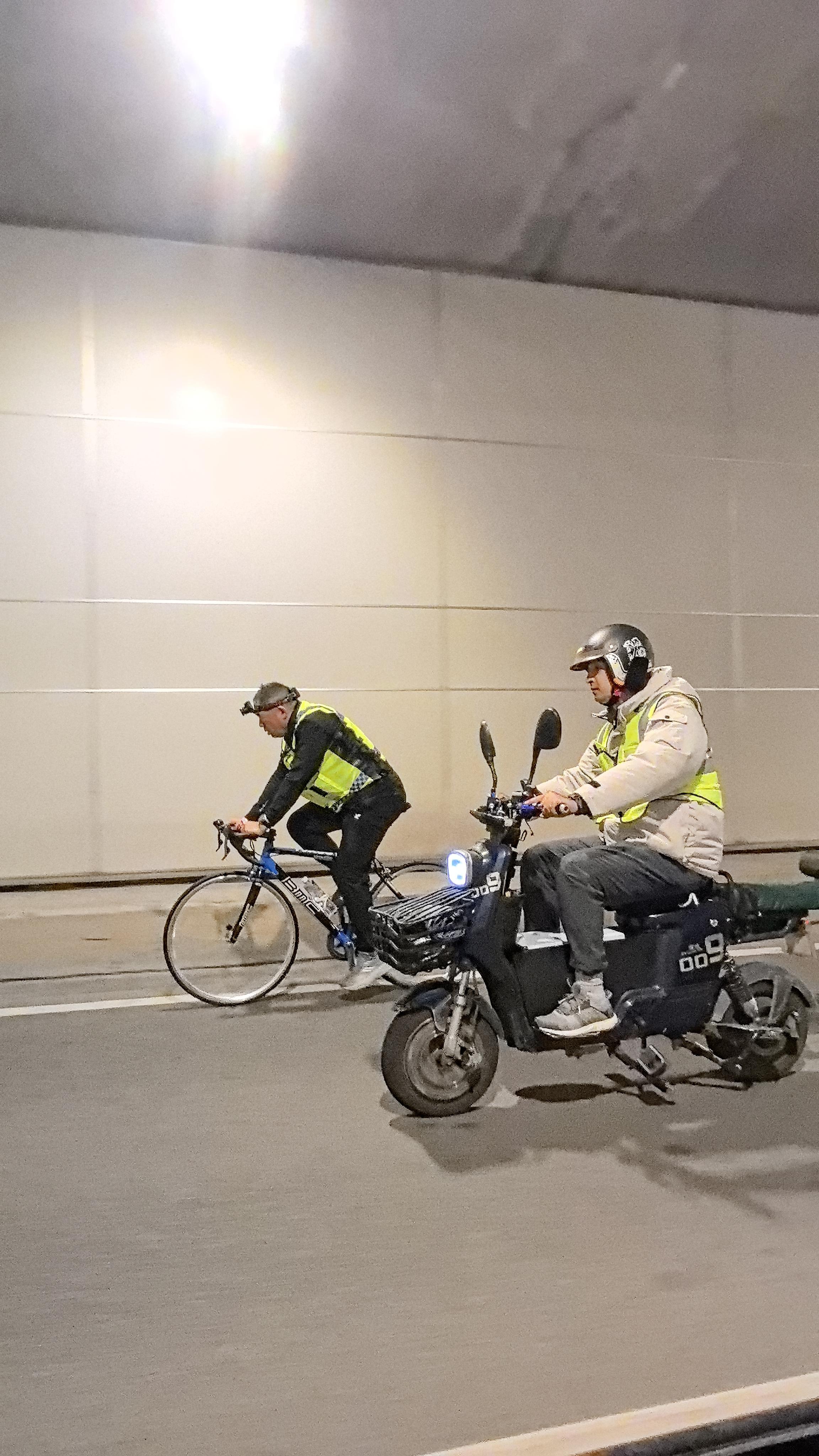 图片[1]-【荇运现场】深夜，他为广马赛道钉下终点的那颗钉-上淘有品虚拟资源下载