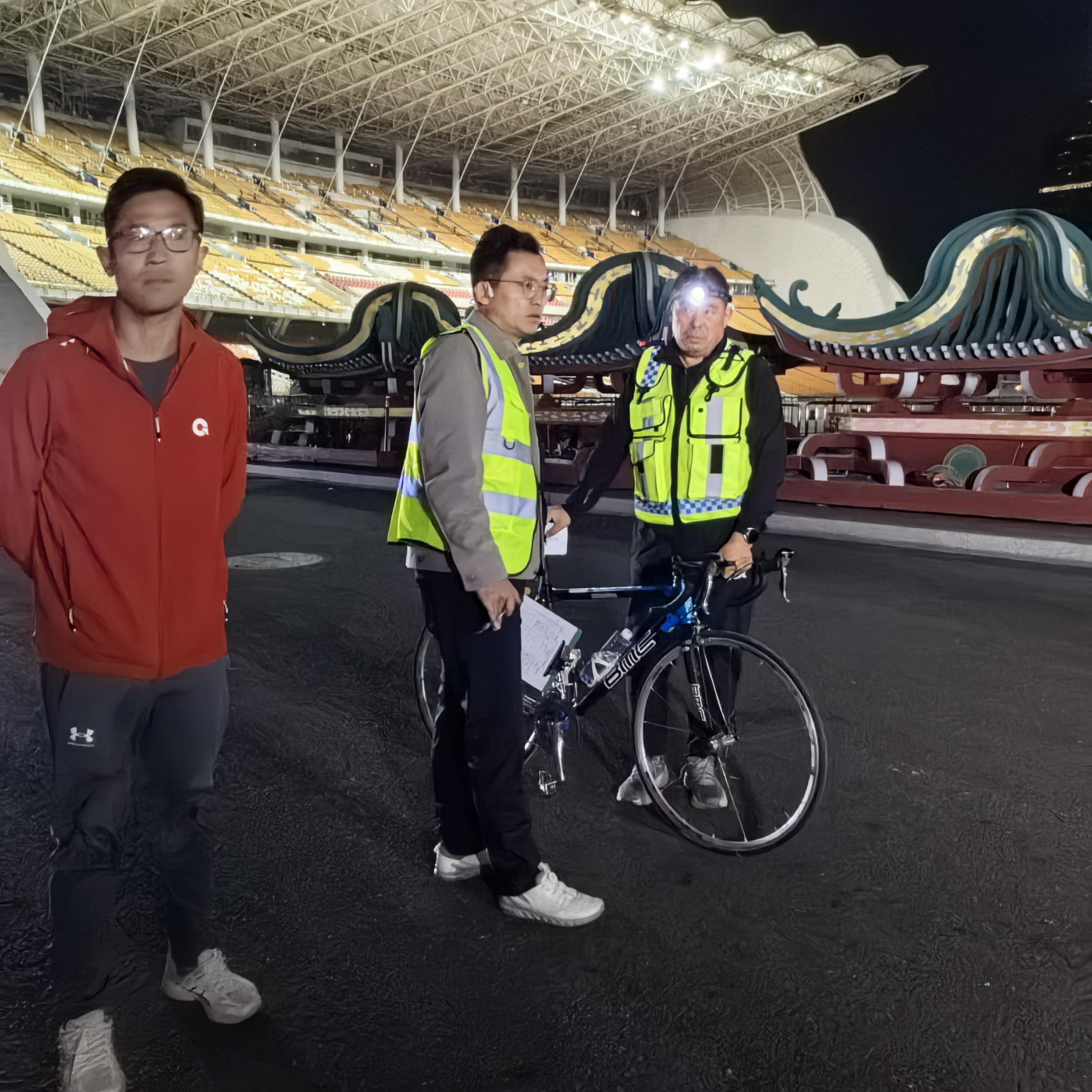 图片[5]-【荇运现场】深夜，他为广马赛道钉下终点的那颗钉-上淘有品虚拟资源下载