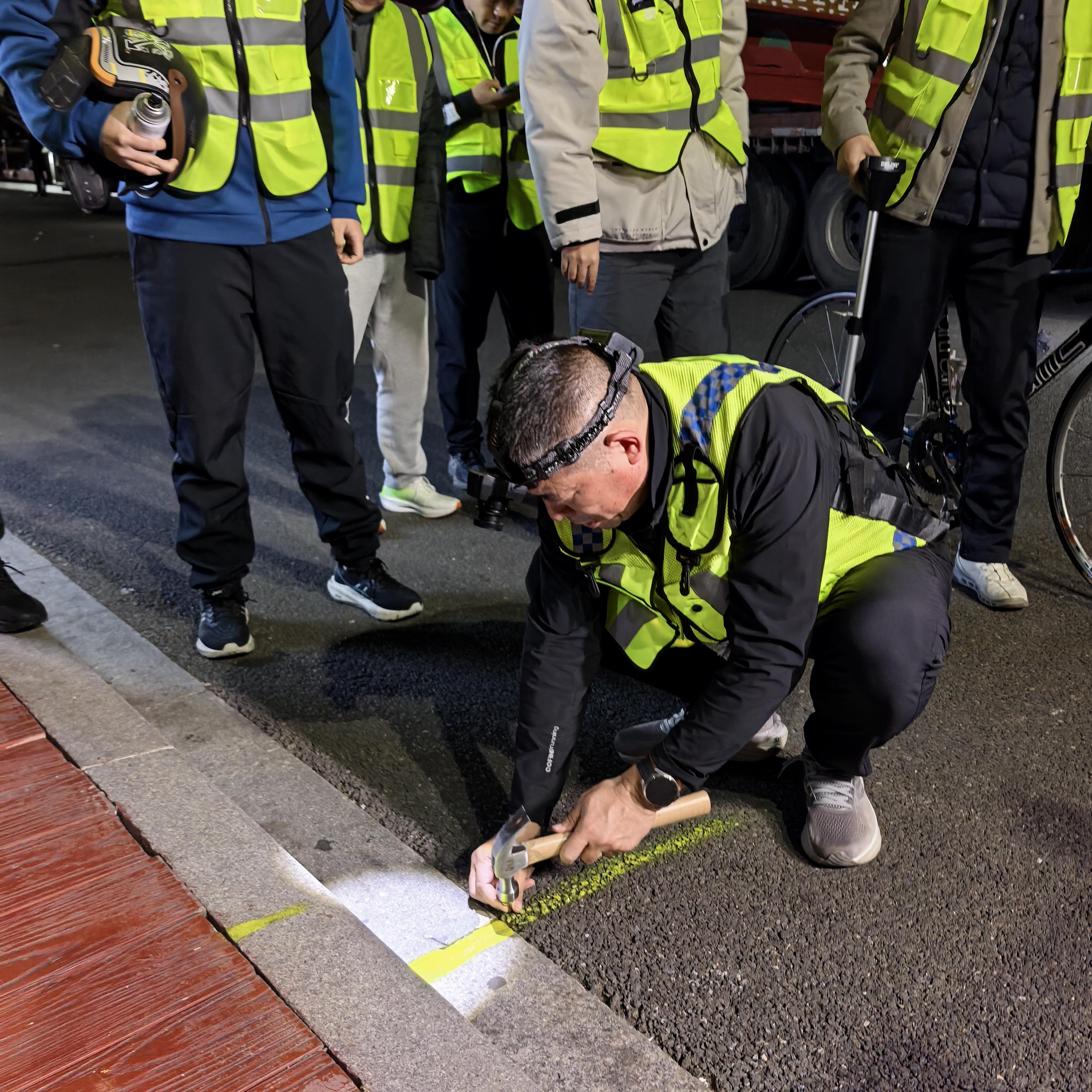 图片[4]-【荇运现场】深夜，他为广马赛道钉下终点的那颗钉-上淘有品虚拟资源下载