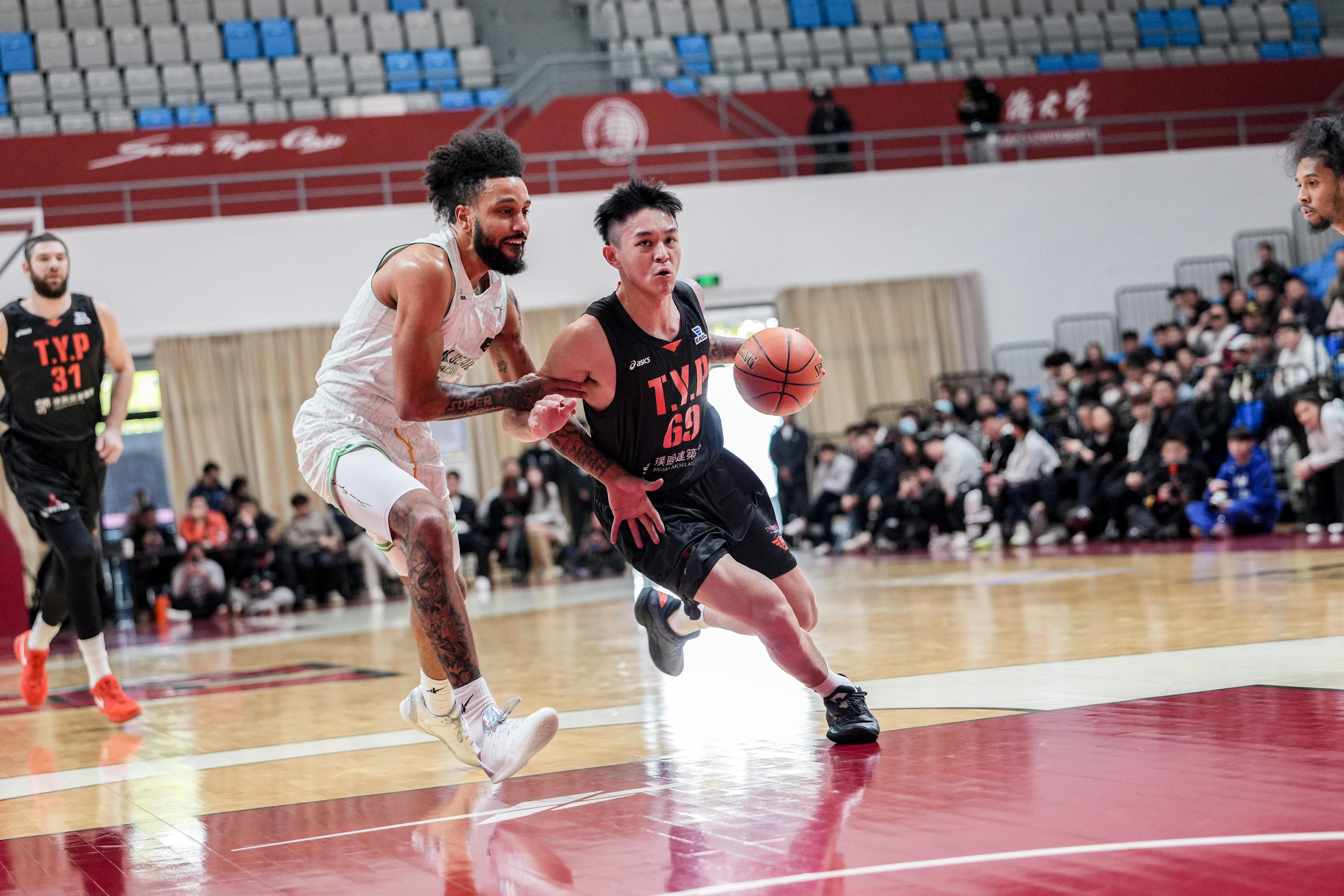 CBA盘口与数据深度__今日CBA盘口分析·大小分策略·球队档案“东超”联赛首次在中国内地办赛澳门黑熊队在华侨大学主场惜败于桃园领航猿队