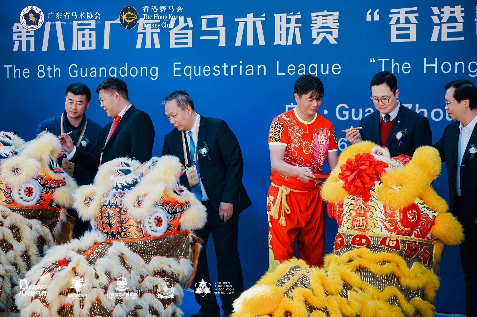 主礼嘉宾共同为瑞狮点睛2(1).jpg